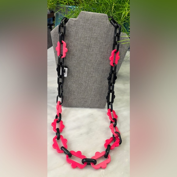 NWT Woman’s Acrylic Link Necklace in Black and Fuchsia Made in Italy - Picture 1 of 6